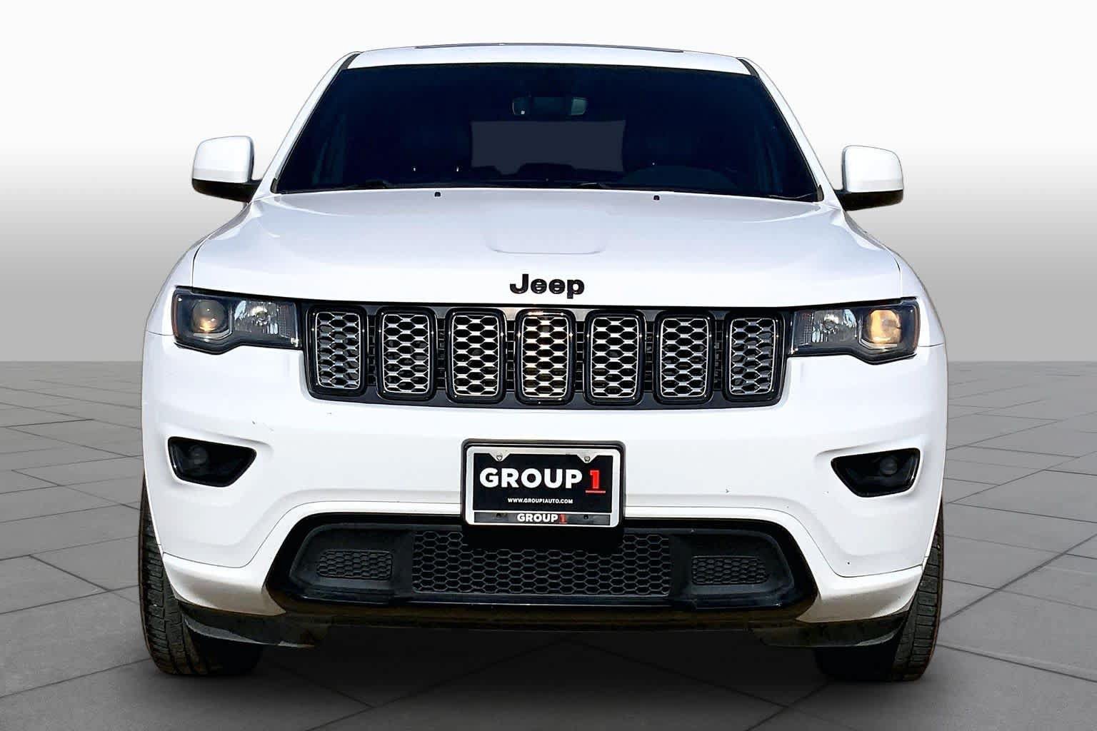 Used 2018 Jeep Grand Cherokee Altitude RWD image 3