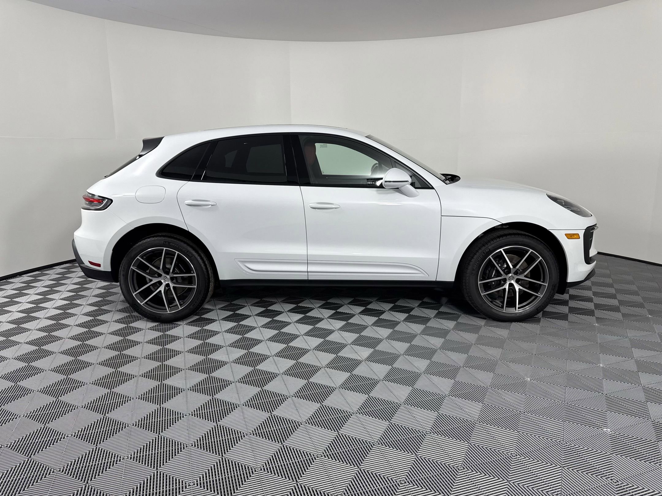 New 2025 Porsche Macan image 8