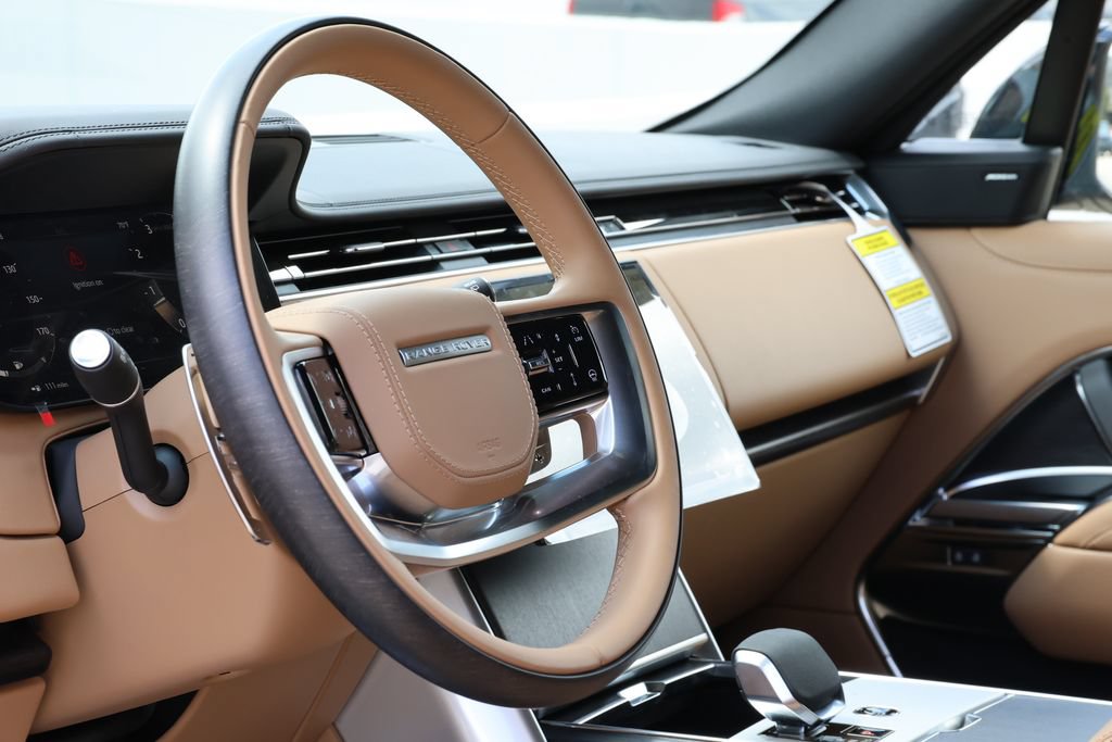 New 2026 Land Rover Range Rover Long Wheelbase SE AWD/4WD image 9