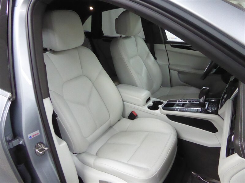Used 2021 Porsche Macan S AWD/4WD image 23