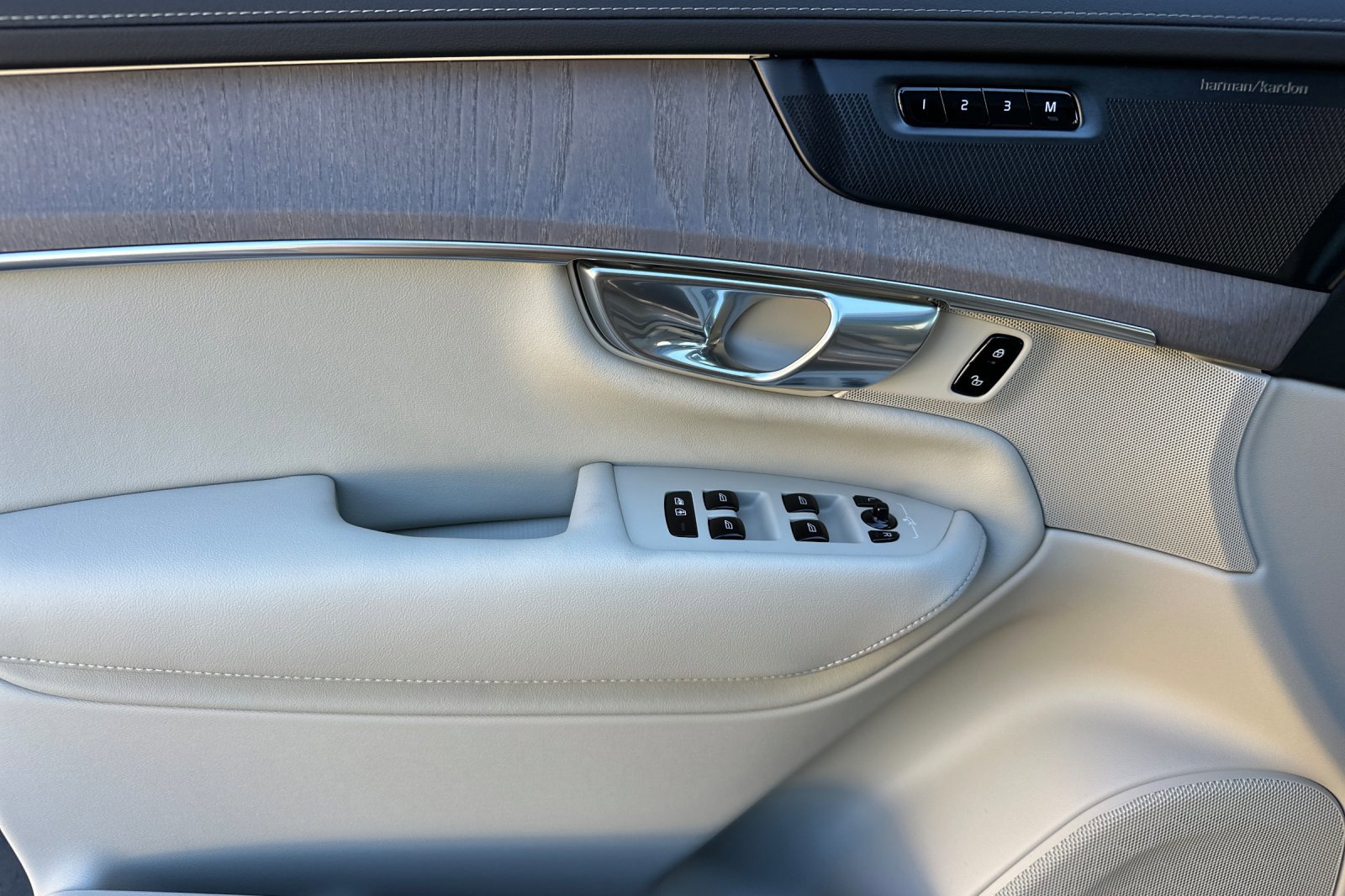 New 2026 Volvo XC90 T8 Ultra image 9