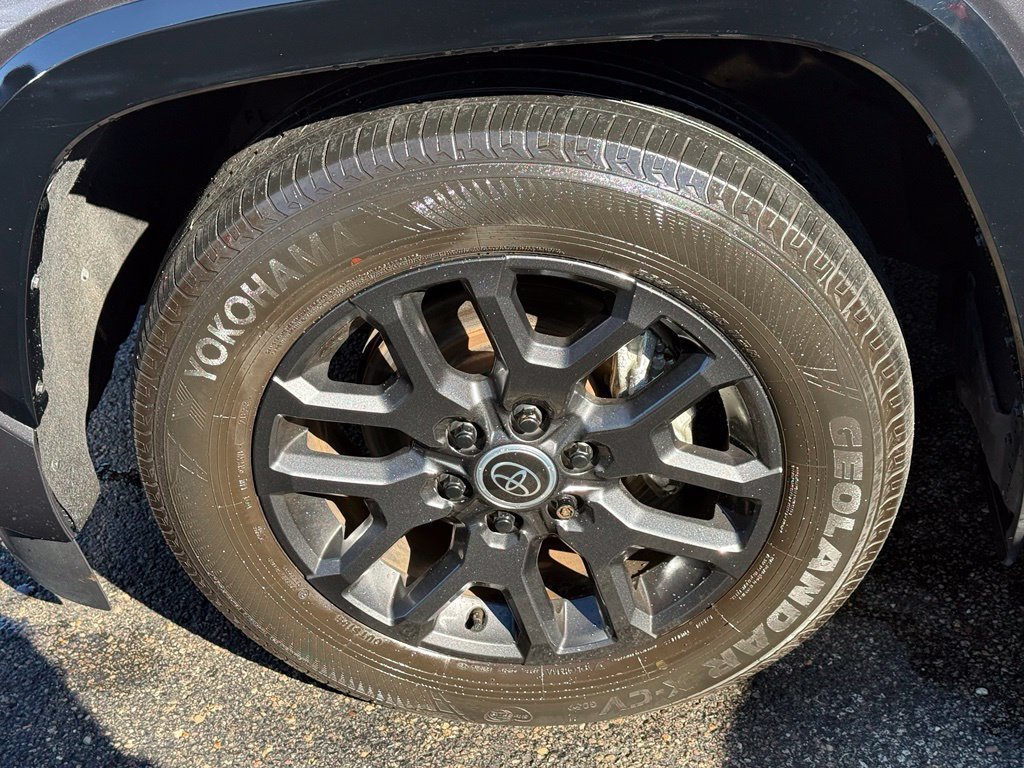 Used 2024 Toyota Sequoia Platinum AWD/4WD image 6
