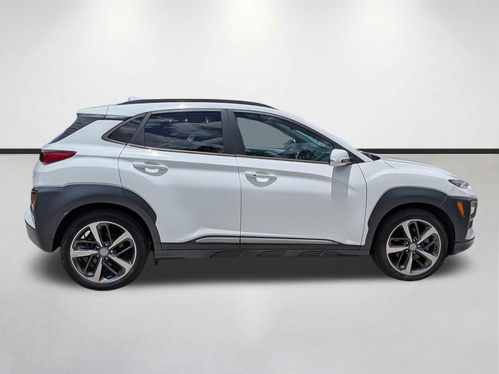 Used 2021 Hyundai Kona Limited w/ Cargo Package FWD image 3