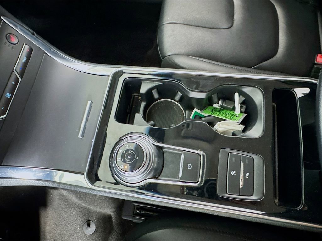Used 2020 Ford Edge Titanium w/ Cargo Accessory Package FWD image 16