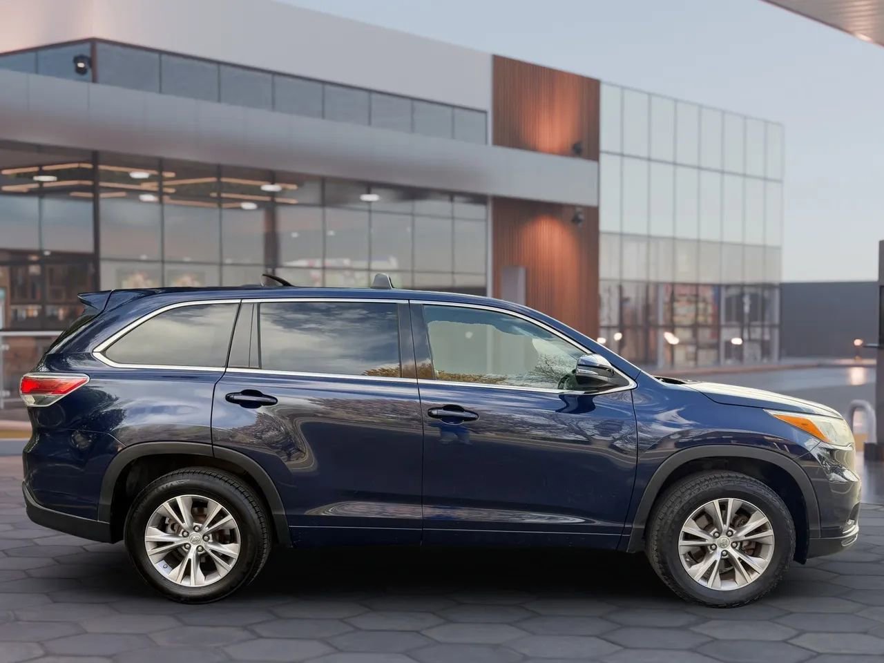 Used 2015 Toyota Highlander Plus image 13