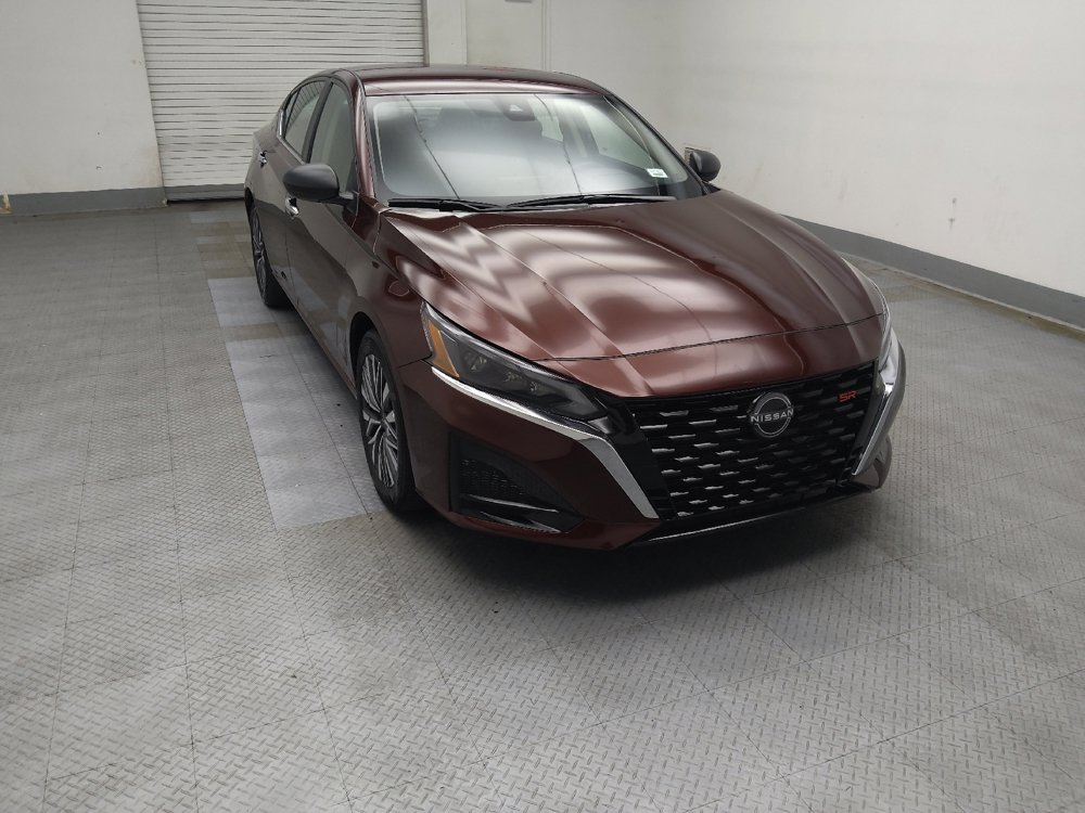 Used 2025 Nissan Altima 2.5 SV FWD image 13