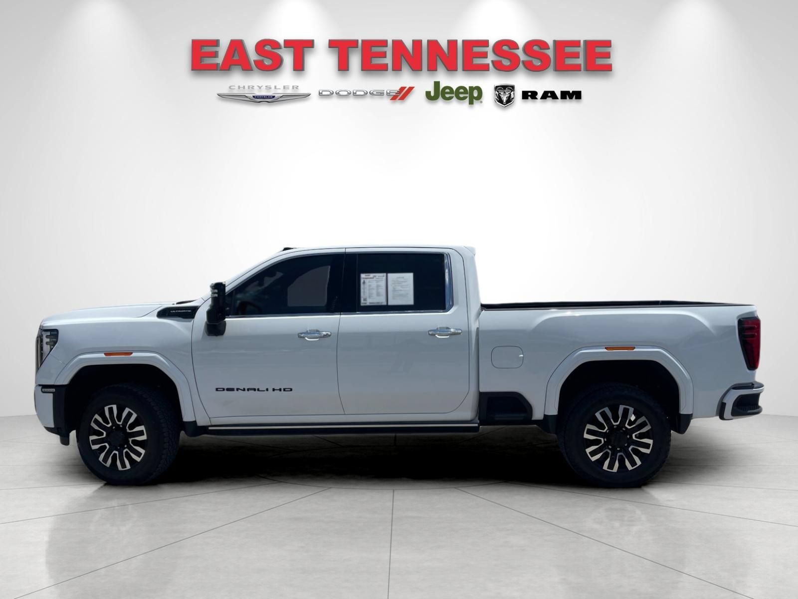 Used 2024 GMC Sierra 3500 Denali Ultimate AWD/4WD image 6