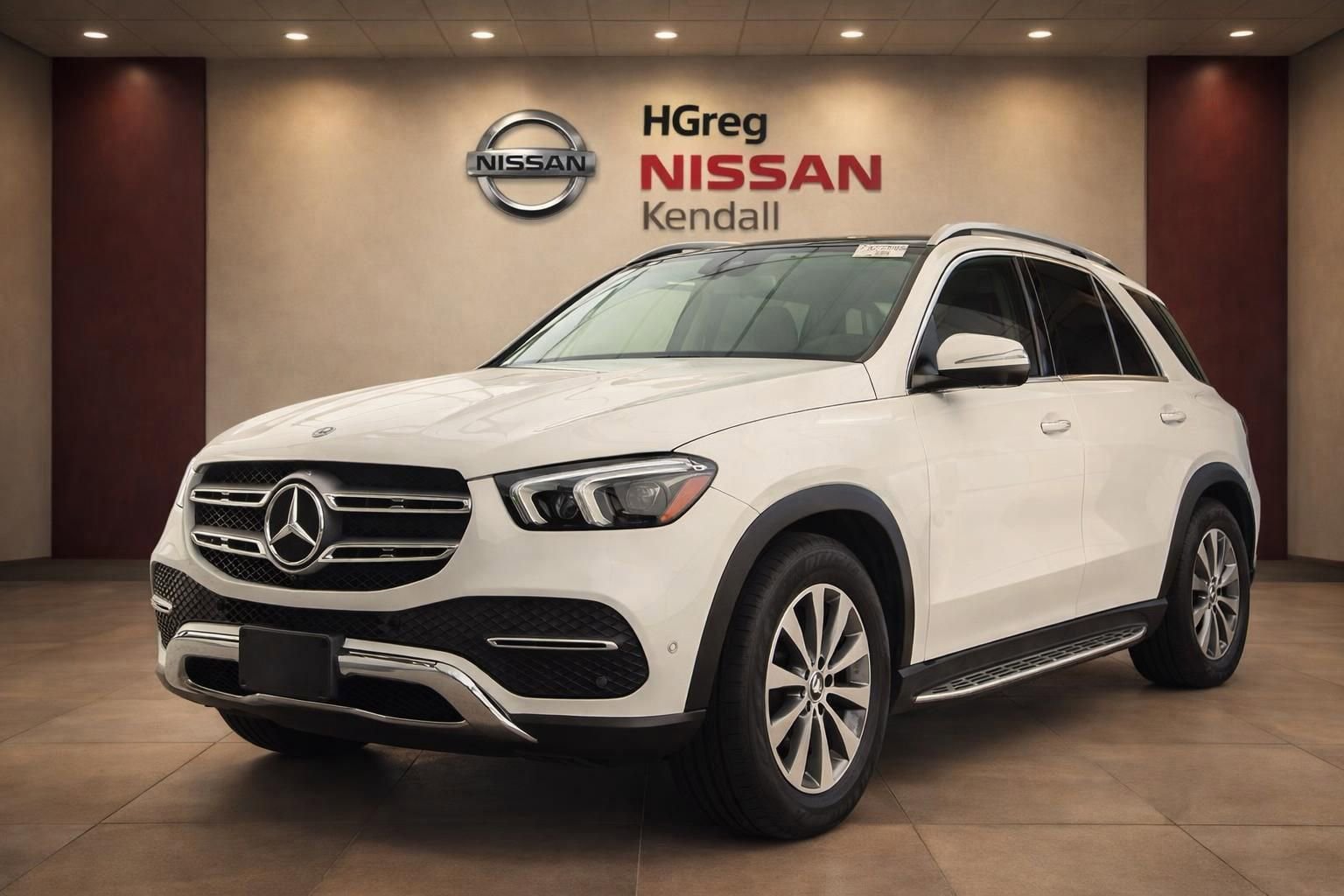 Used 2021 Mercedes-Benz GLE 350 w/ Premium Package image 4
