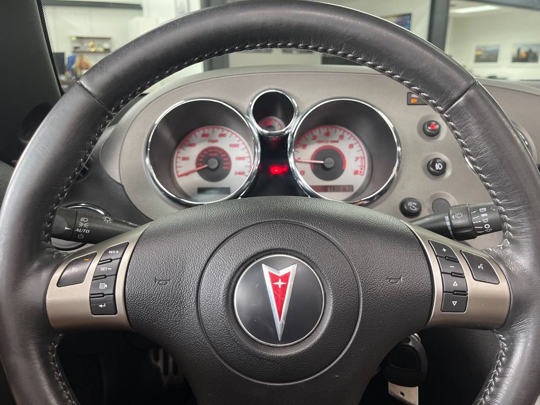Used 2007 Pontiac Solstice Convertible w/ Premium Package RWD image 45