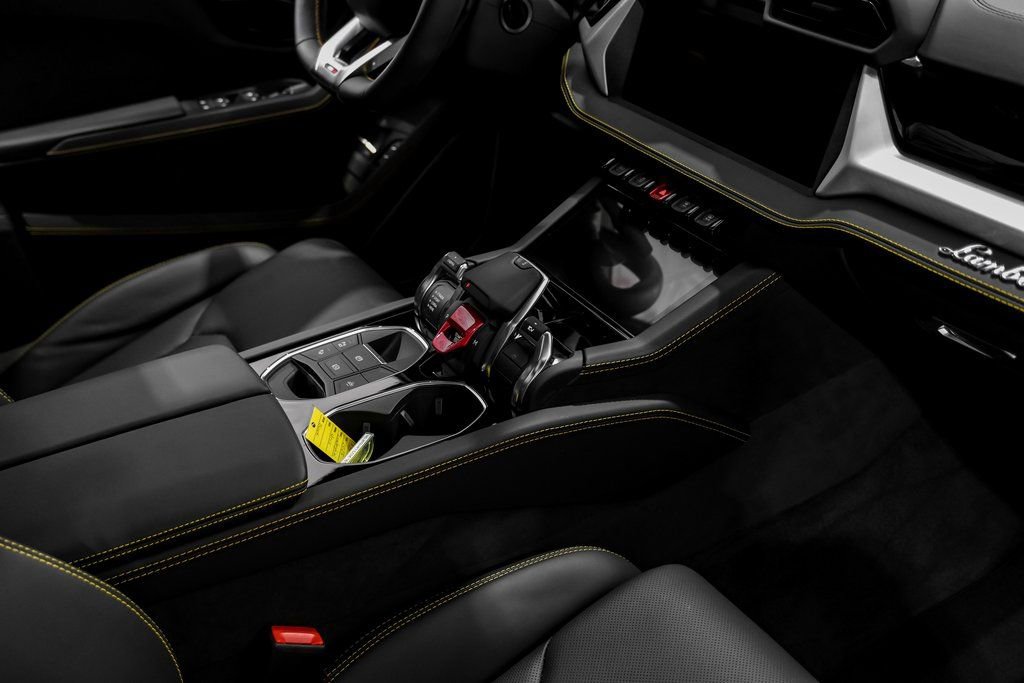 Used 2025 Lamborghini Urus SE image 19