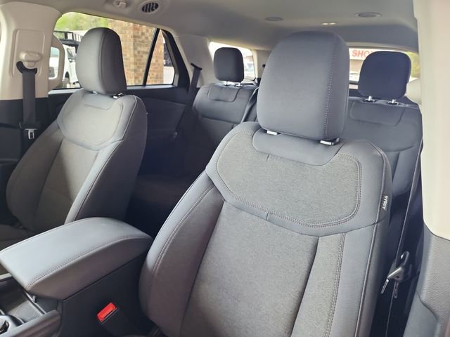 Used 2025 Ford Explorer Active RWD image 11