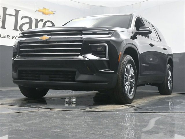 Used 2025 Chevrolet Traverse LT image 4