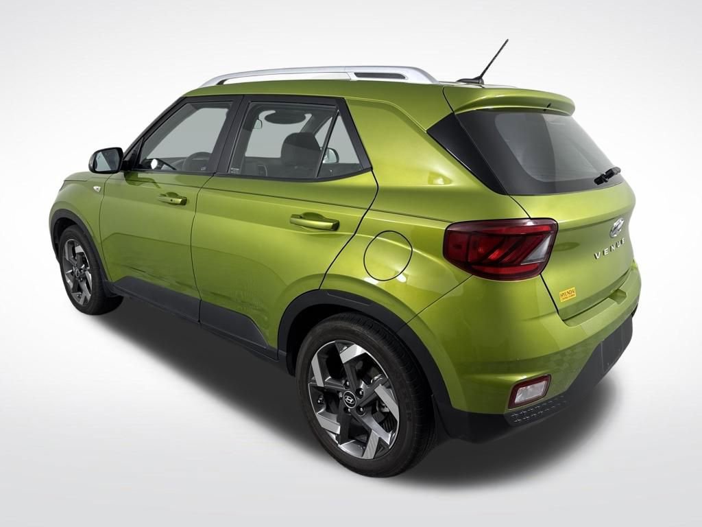 Used 2024 Hyundai Venue SEL image 4