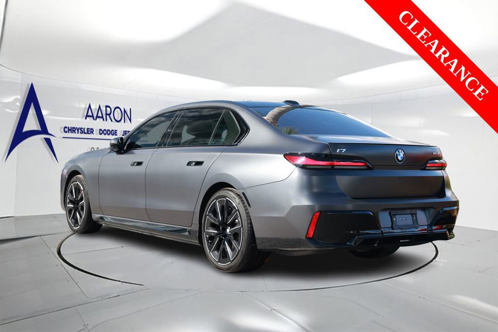Used 2025 BMW i7 xDrive60 w/ Executive Package AWD/4WD image 2