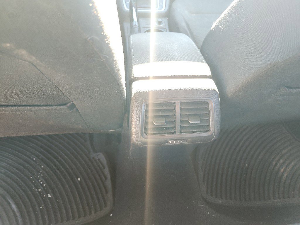 Used 2016 Volkswagen Golf S image 13