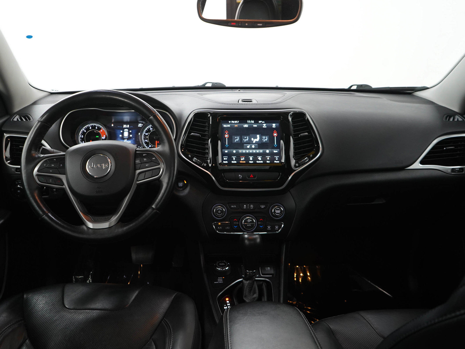 Used 2019 Jeep Cherokee Limited AWD/4WD image 16