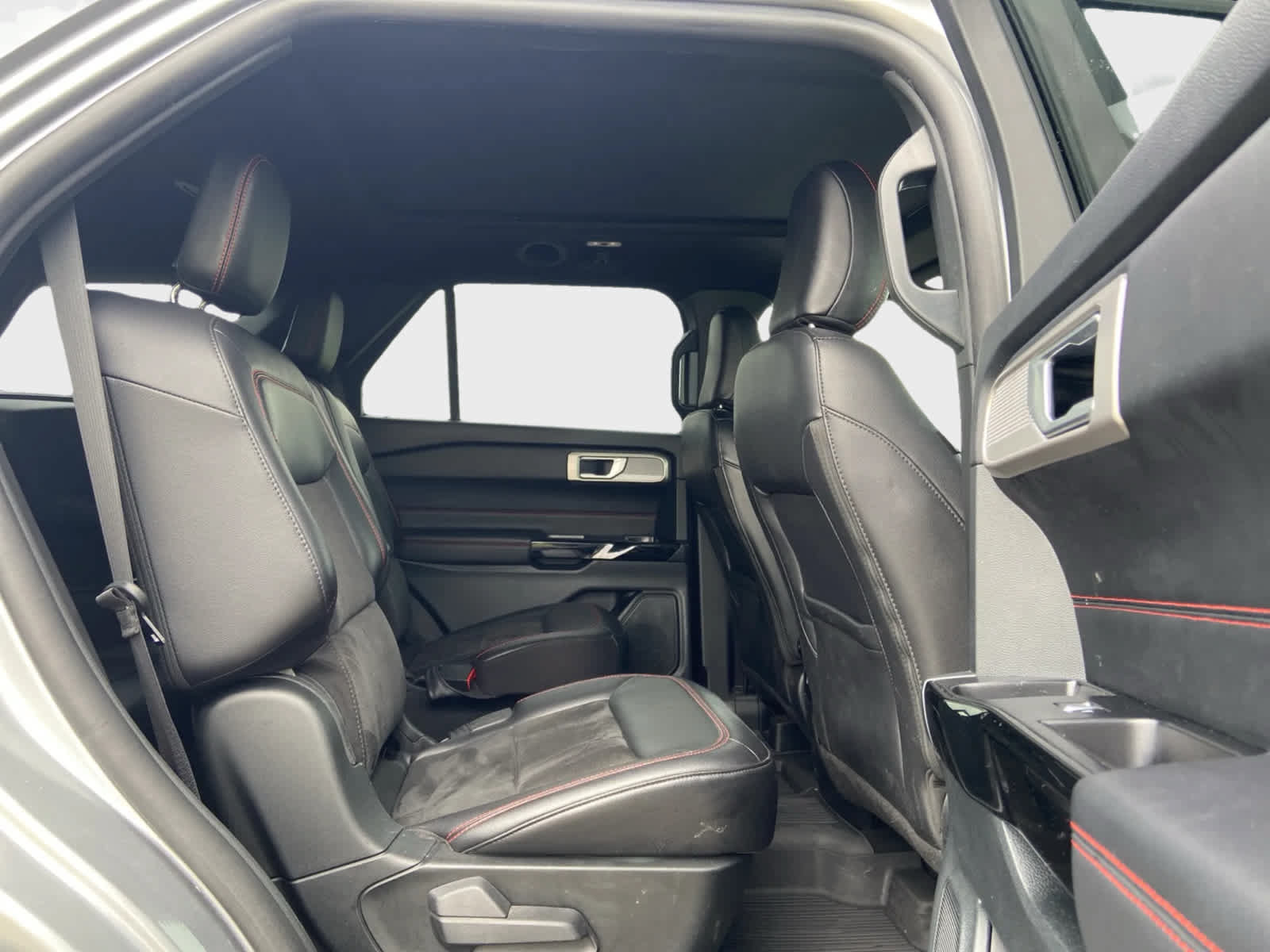 Used 2023 Ford Explorer ST-Line w/ Class IV Trailer Tow Package AWD/4WD image 16