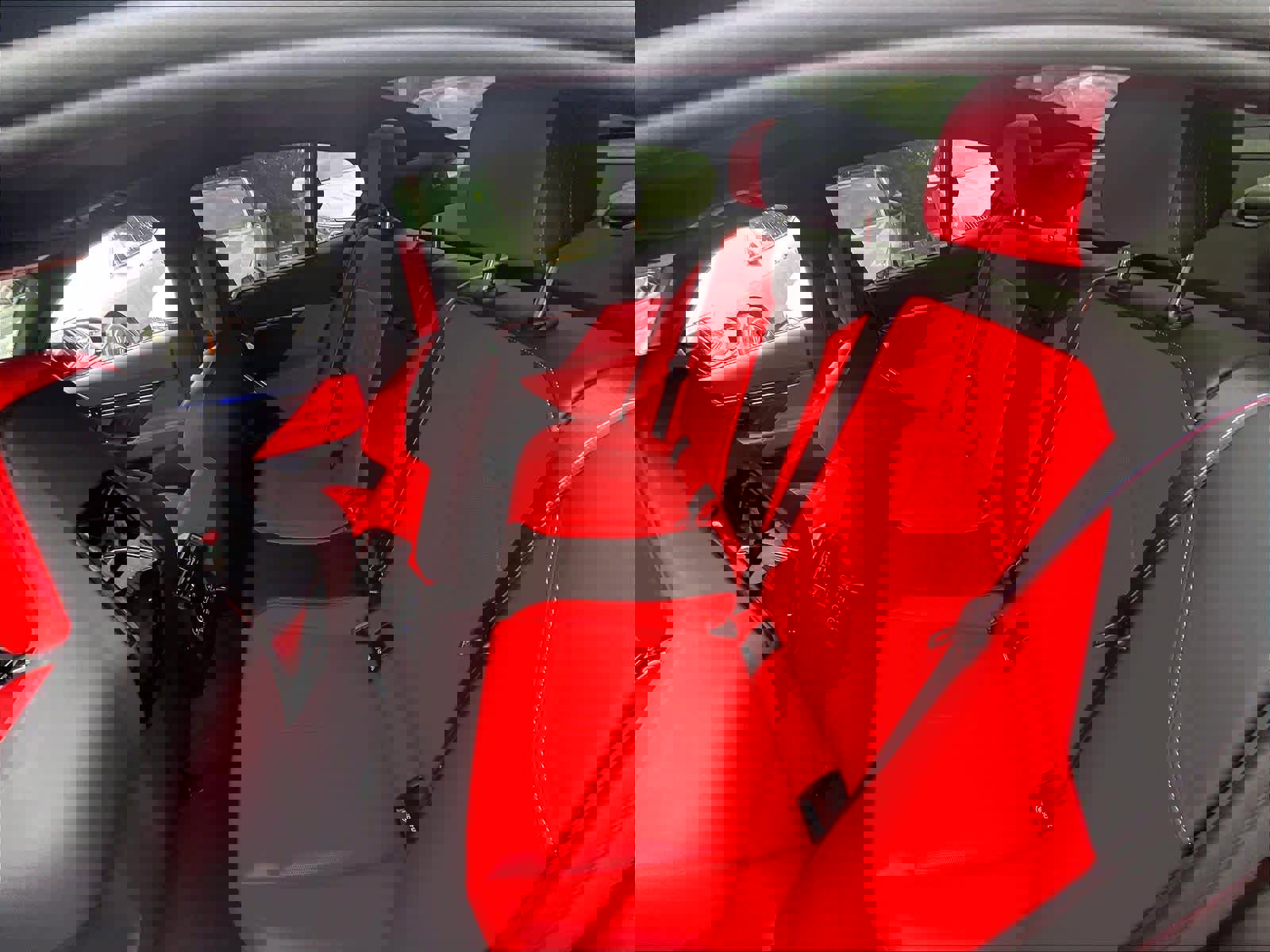 Used 2025 BMW M5 w/ Carbon Package image 28