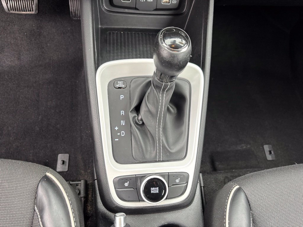 Used 2022 Hyundai Venue Limited FWD image 21