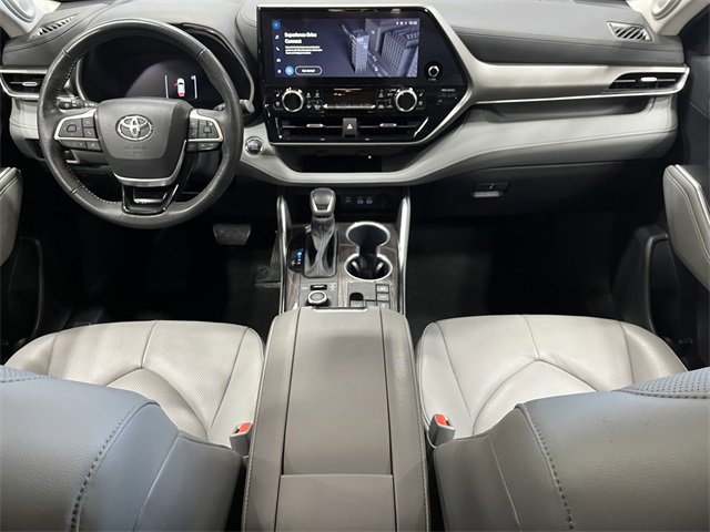 Used 2023 Toyota Highlander Limited image 21