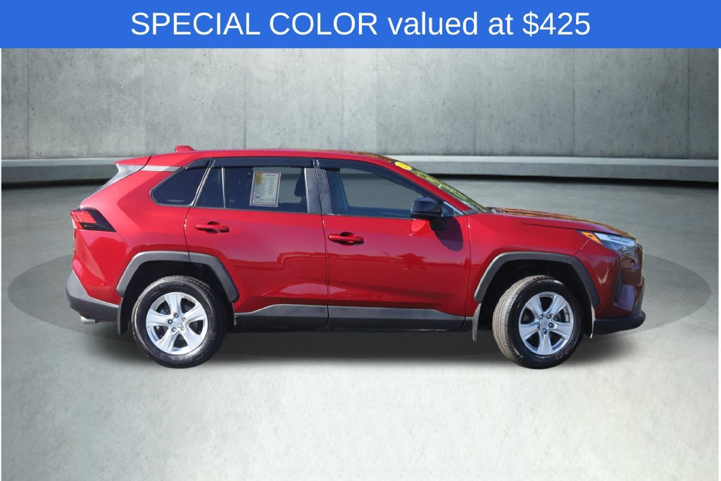 Used 2024 Toyota RAV4 LE AWD/4WD image 4