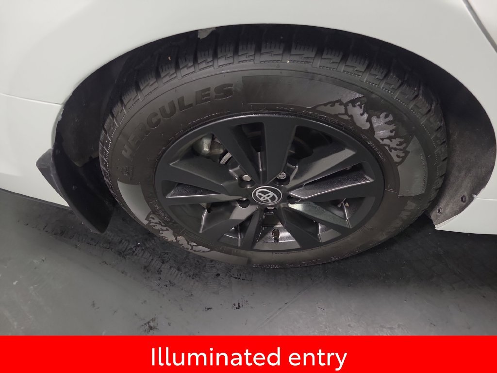 Used 2025 Toyota Camry SE FWD image 11