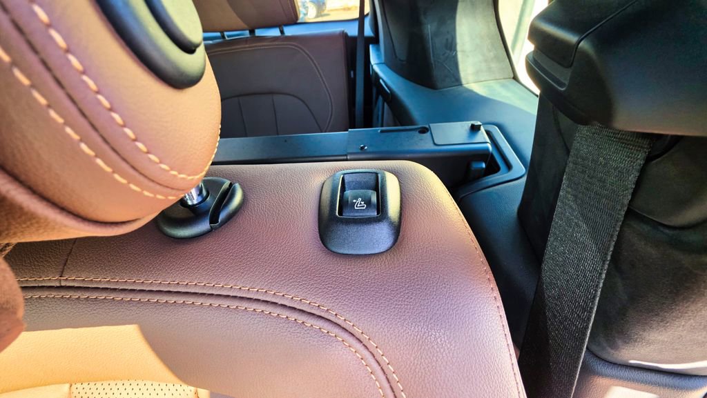 Used 2021 BMW X7 M50i w/ Dynamic Handling Package image 29