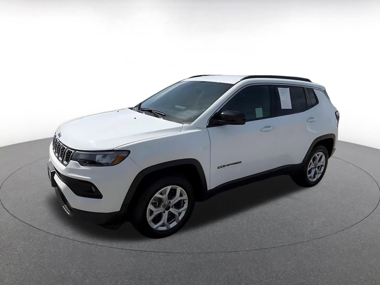 Used 2025 Jeep Compass Latitude AWD/4WD image 8