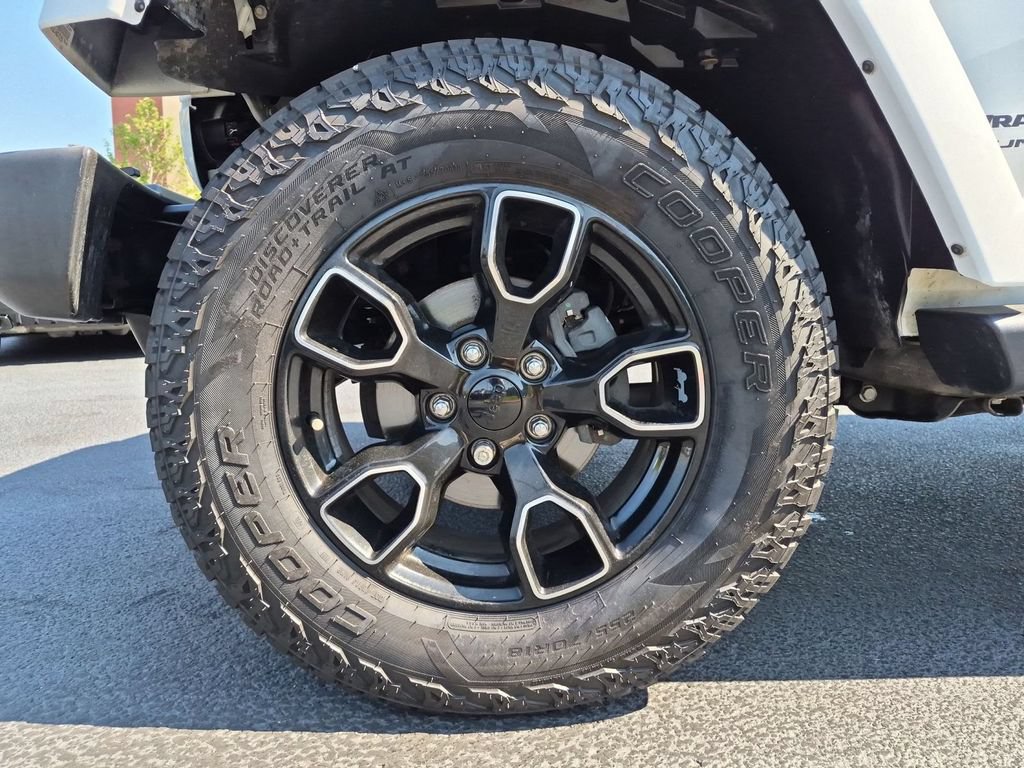 Used 2018 Jeep Wrangler Unlimited Sahara AWD/4WD image 21