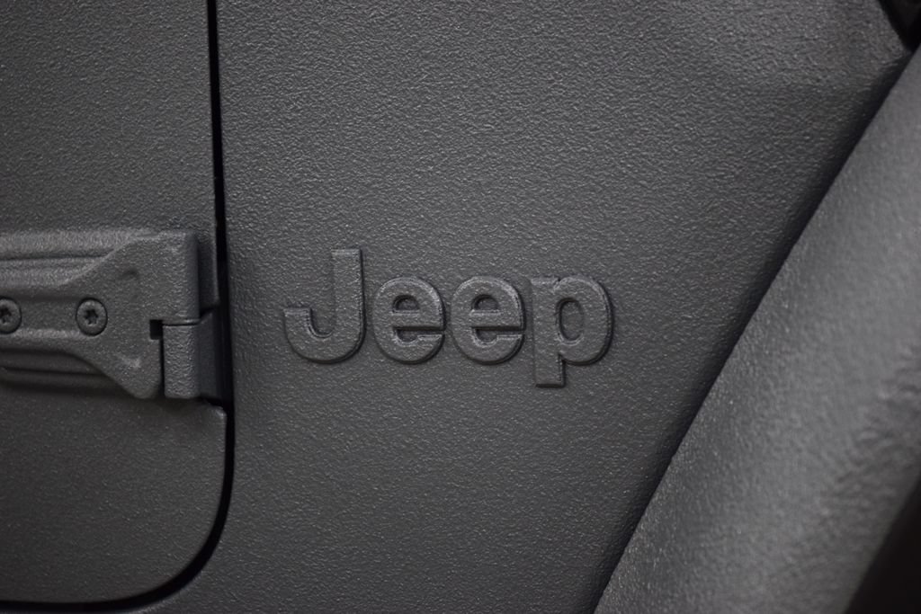 Used 2026 Jeep Gladiator Mojave AWD/4WD image 18