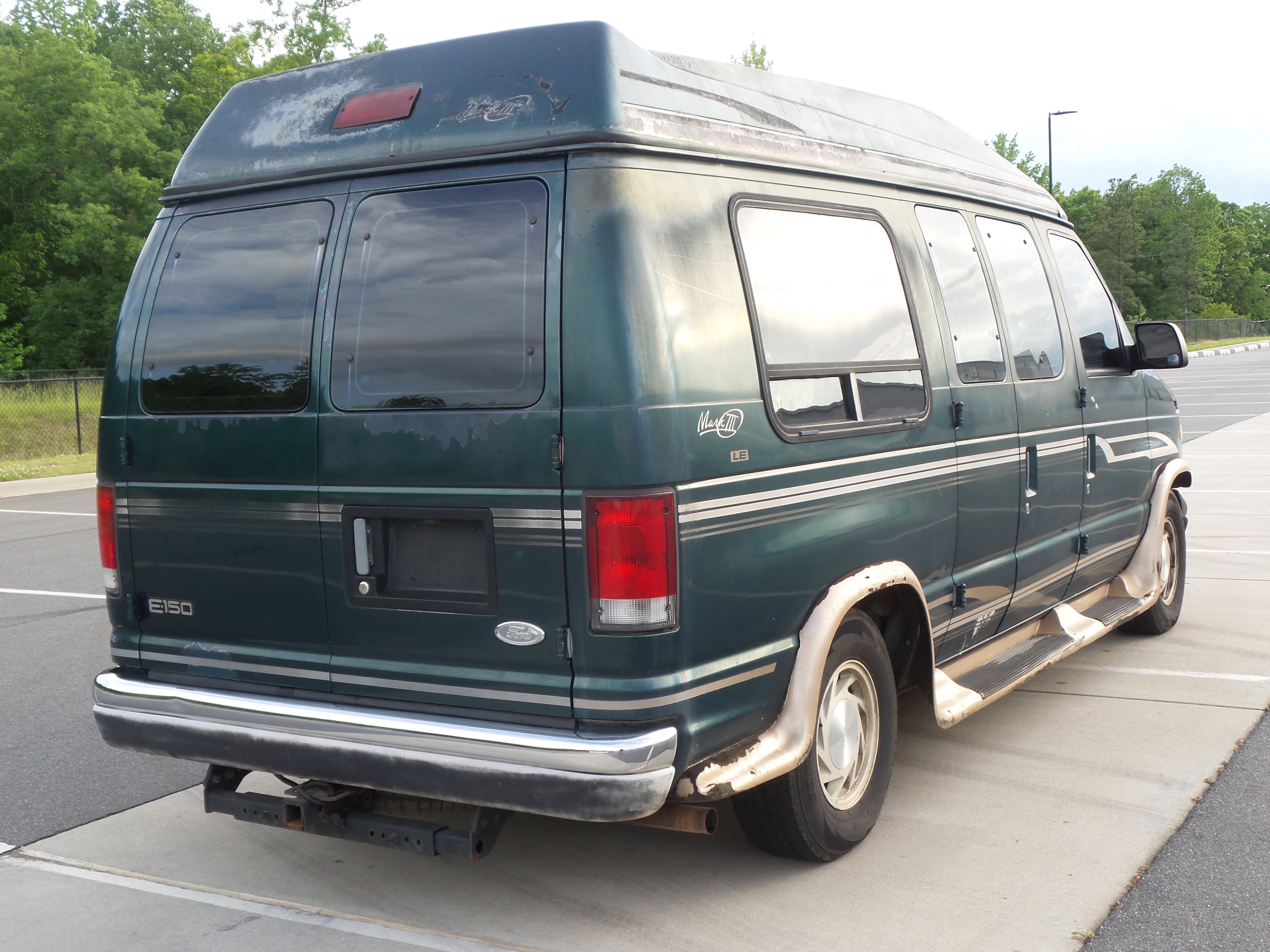 Used 2000 Ford E-150 and Econoline 150 RWD image 8