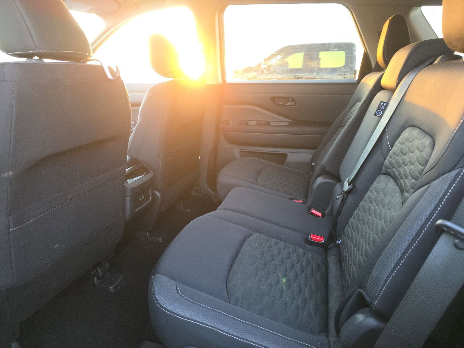Used 2023 Nissan Pathfinder SV image 4
