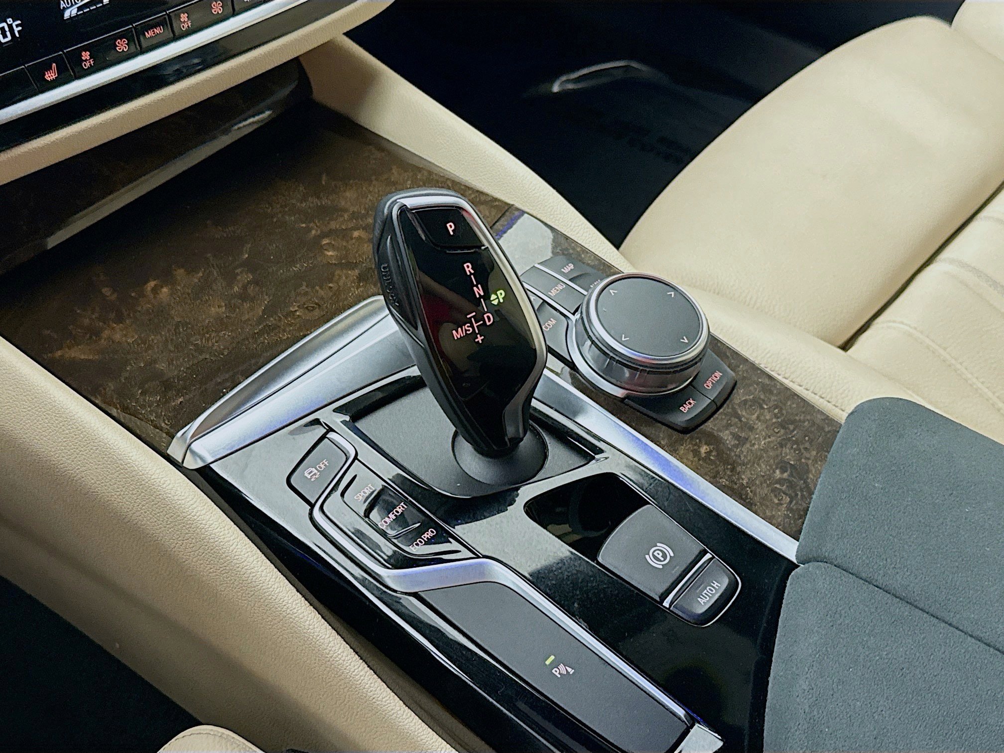 Used 2019 BMW 530i xDrive w/ Convenience Package image 16