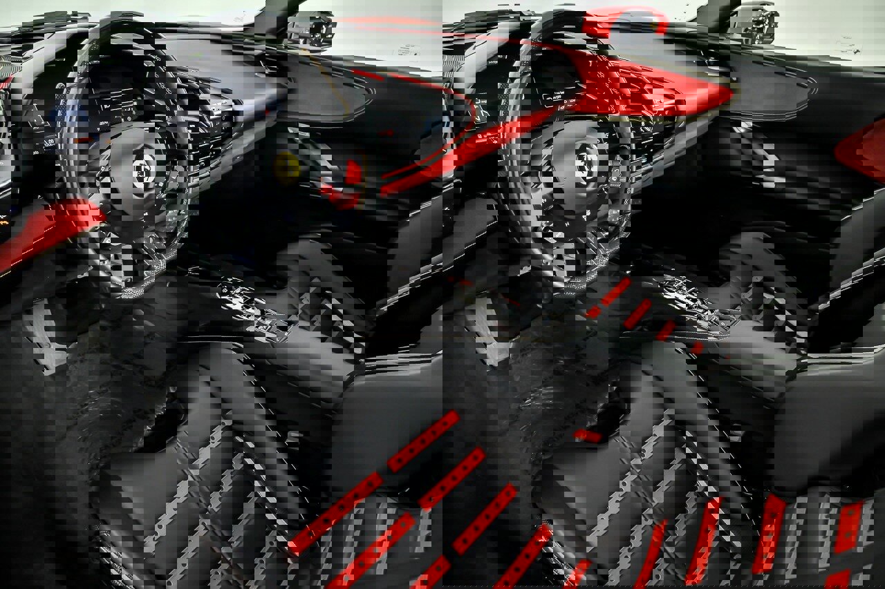 Used 2022 Ferrari SF90 Spider image 30