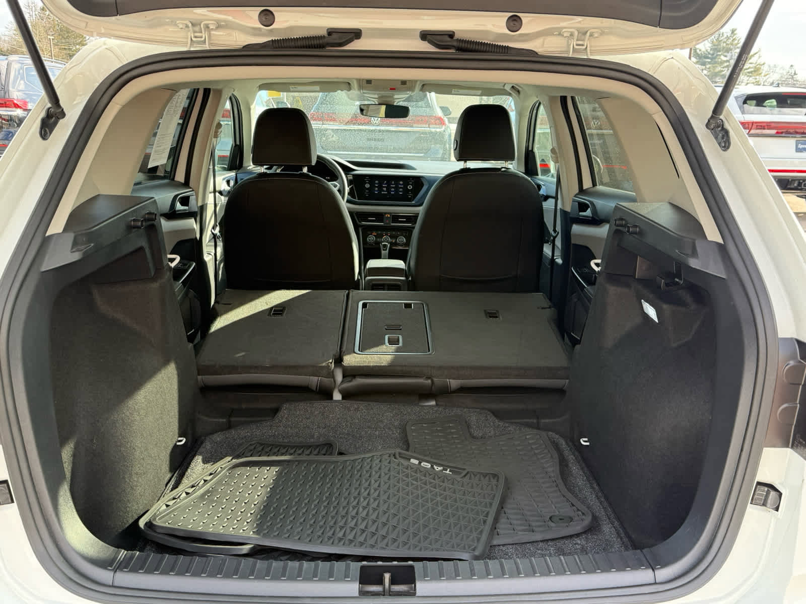 Used 2024 Volkswagen Taos SE image 14