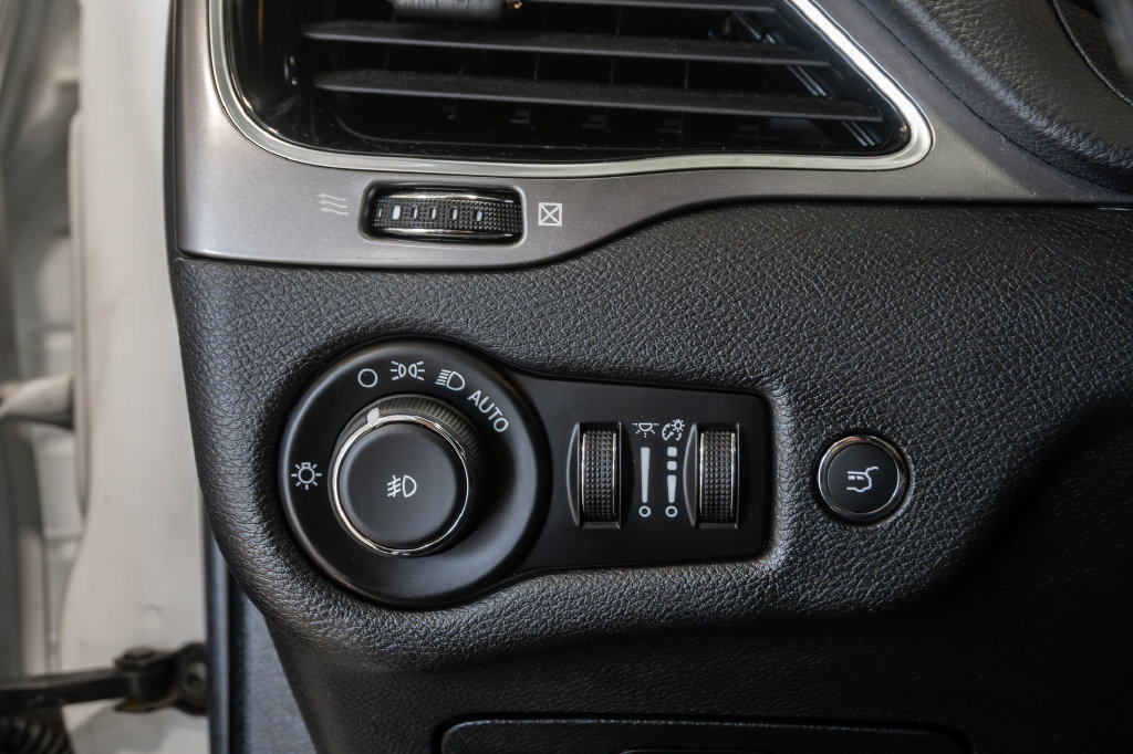 Used 2021 Jeep Cherokee Limited AWD/4WD image 13