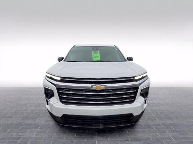 Used 2026 Chevrolet Traverse LT AWD/4WD image 2