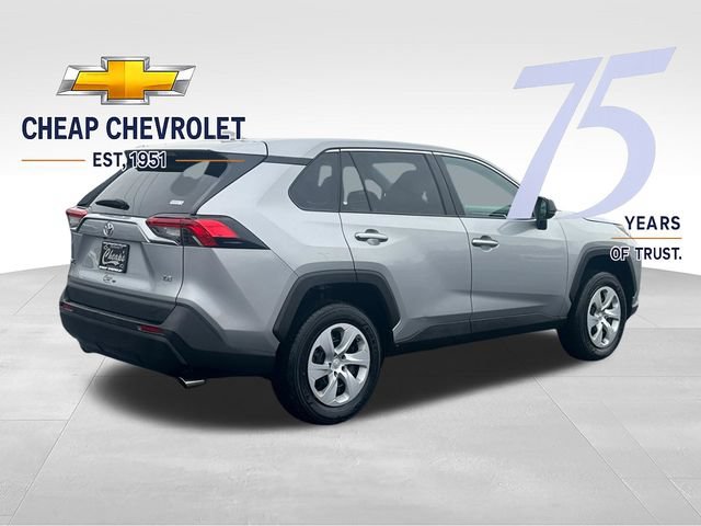 Used 2024 Toyota RAV4 LE FWD image 5