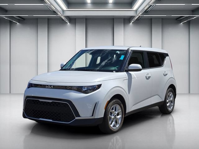 Certified 2025 Kia Soul LX w/ LX Technology Package FWD image 8
