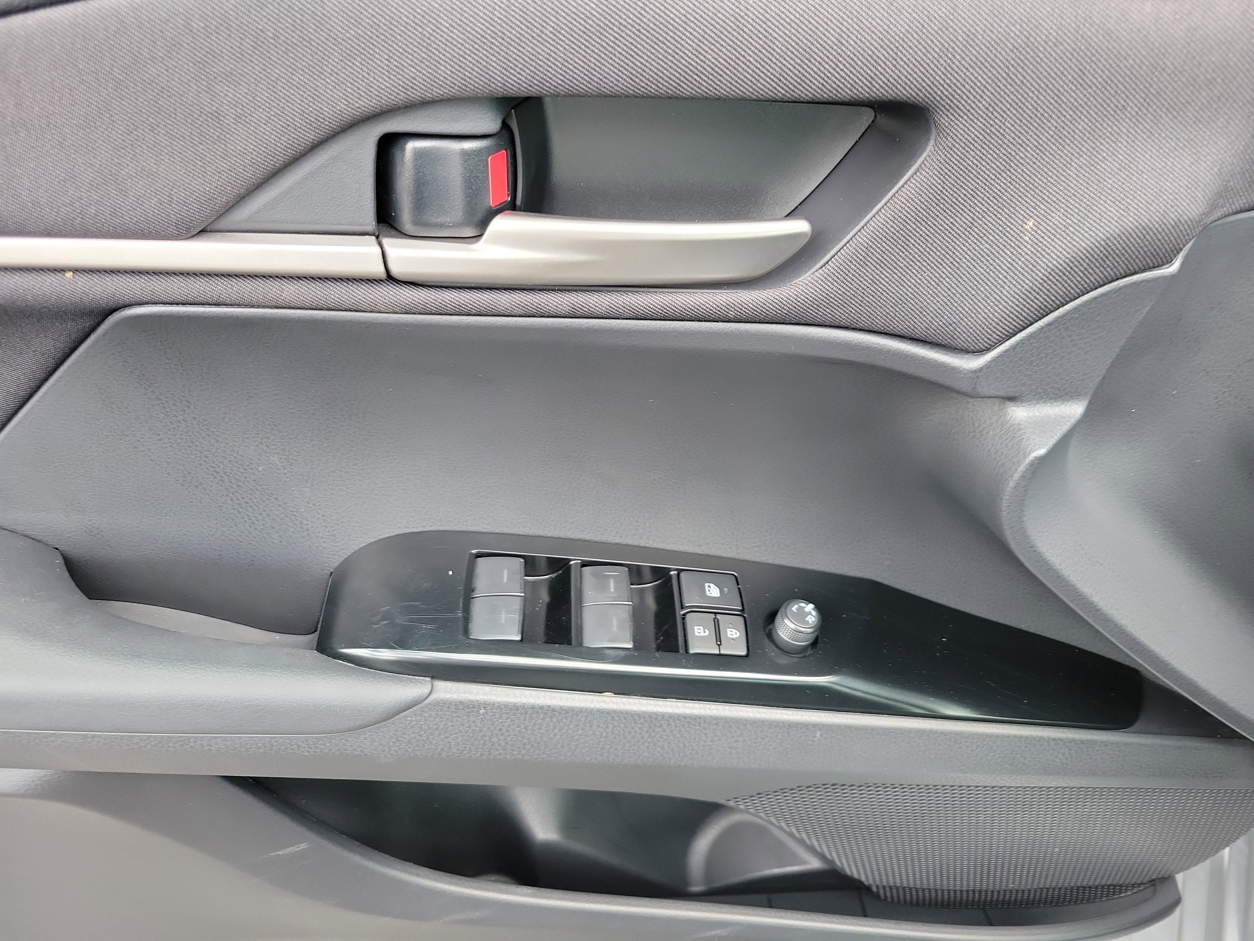 Used 2025 Toyota Camry LE image 6