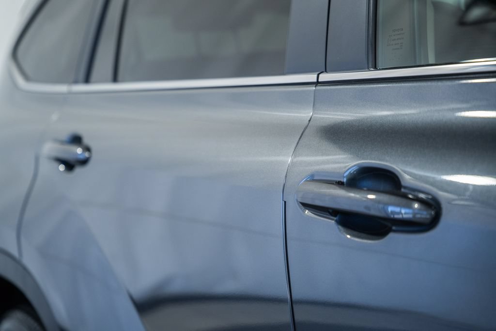 Used 2023 Toyota Highlander LE AWD/4WD image 16
