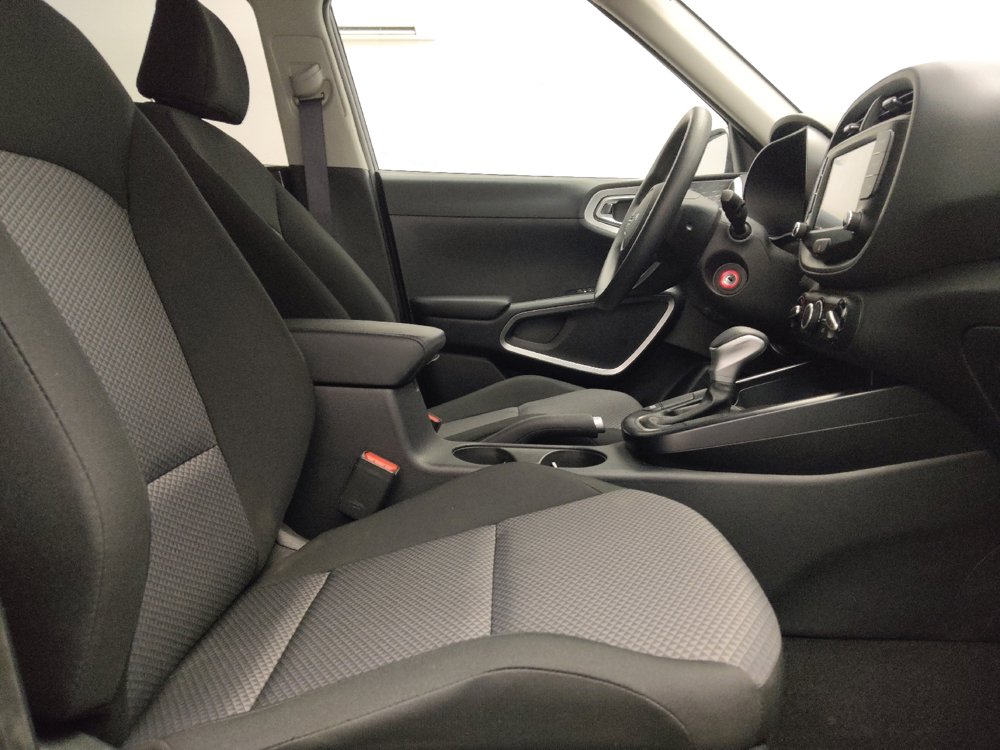 Used 2025 Kia Soul LX image 21