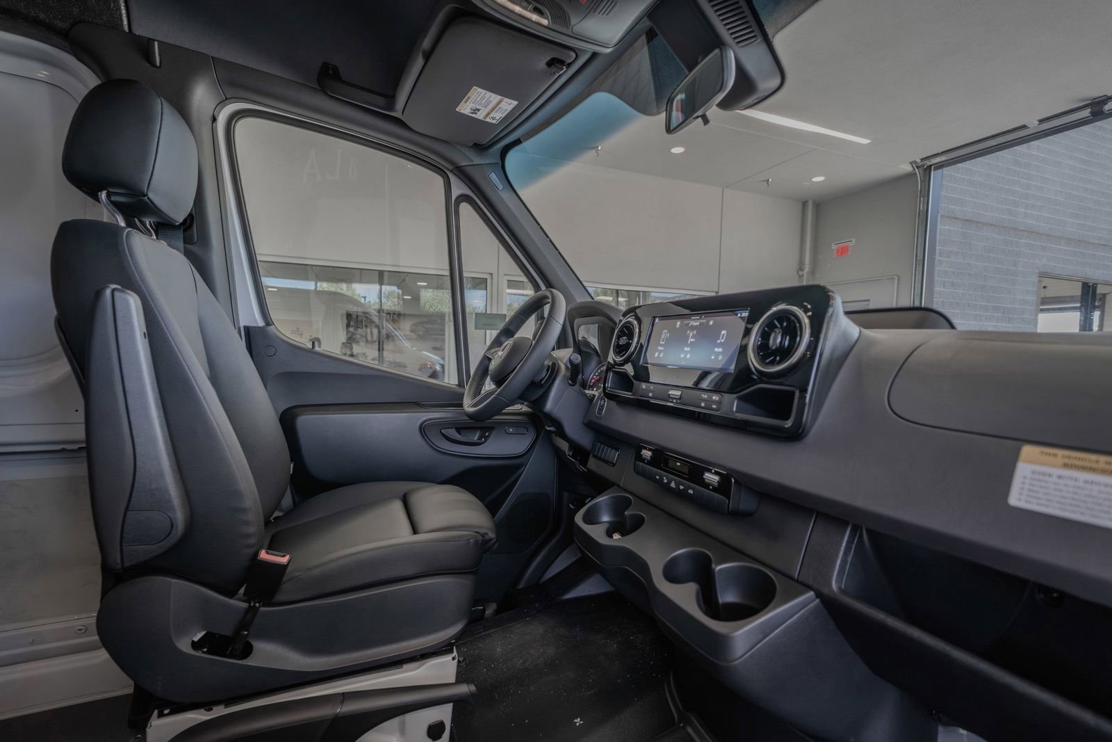 Used 2025 Mercedes-Benz Sprinter 2500 image 17