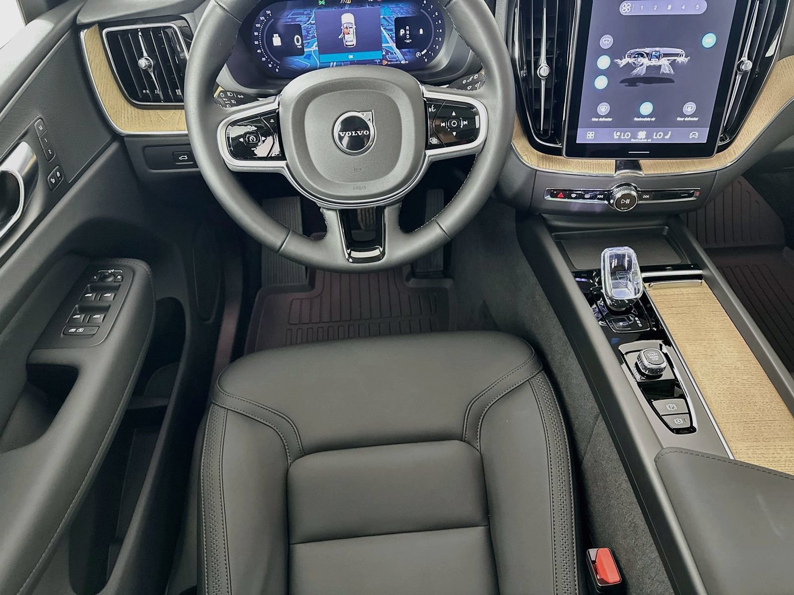 New 2026 Volvo XC60 B5 Plus w/ Protection Package Premier AWD/4WD image 14