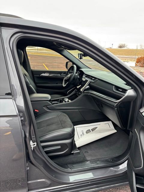 Used 2022 Jeep Grand Cherokee Altitude image 15