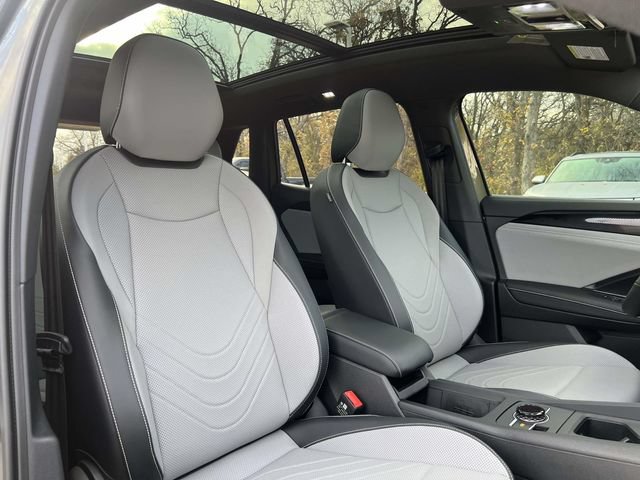 New 2026 Volkswagen Tiguan SE R-Line FWD image 25