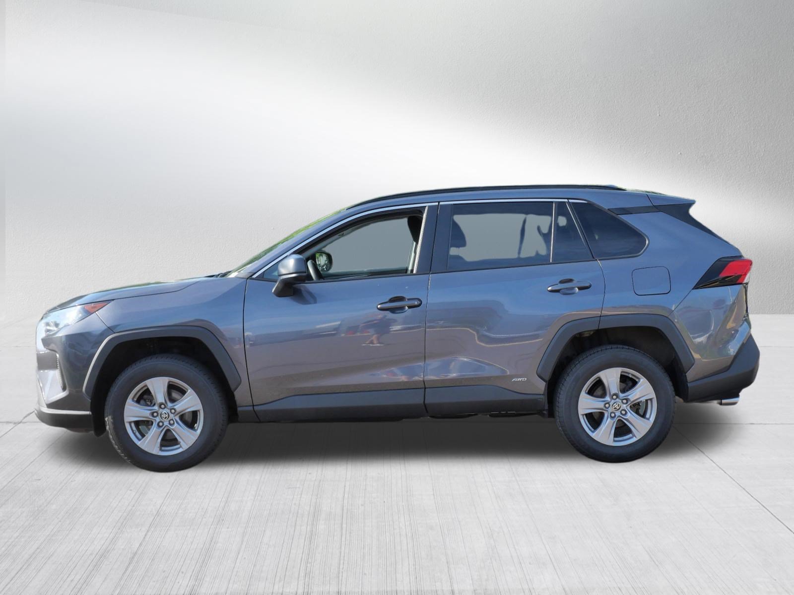 Certified 2022 Toyota RAV4 LE AWD/4WD image 5