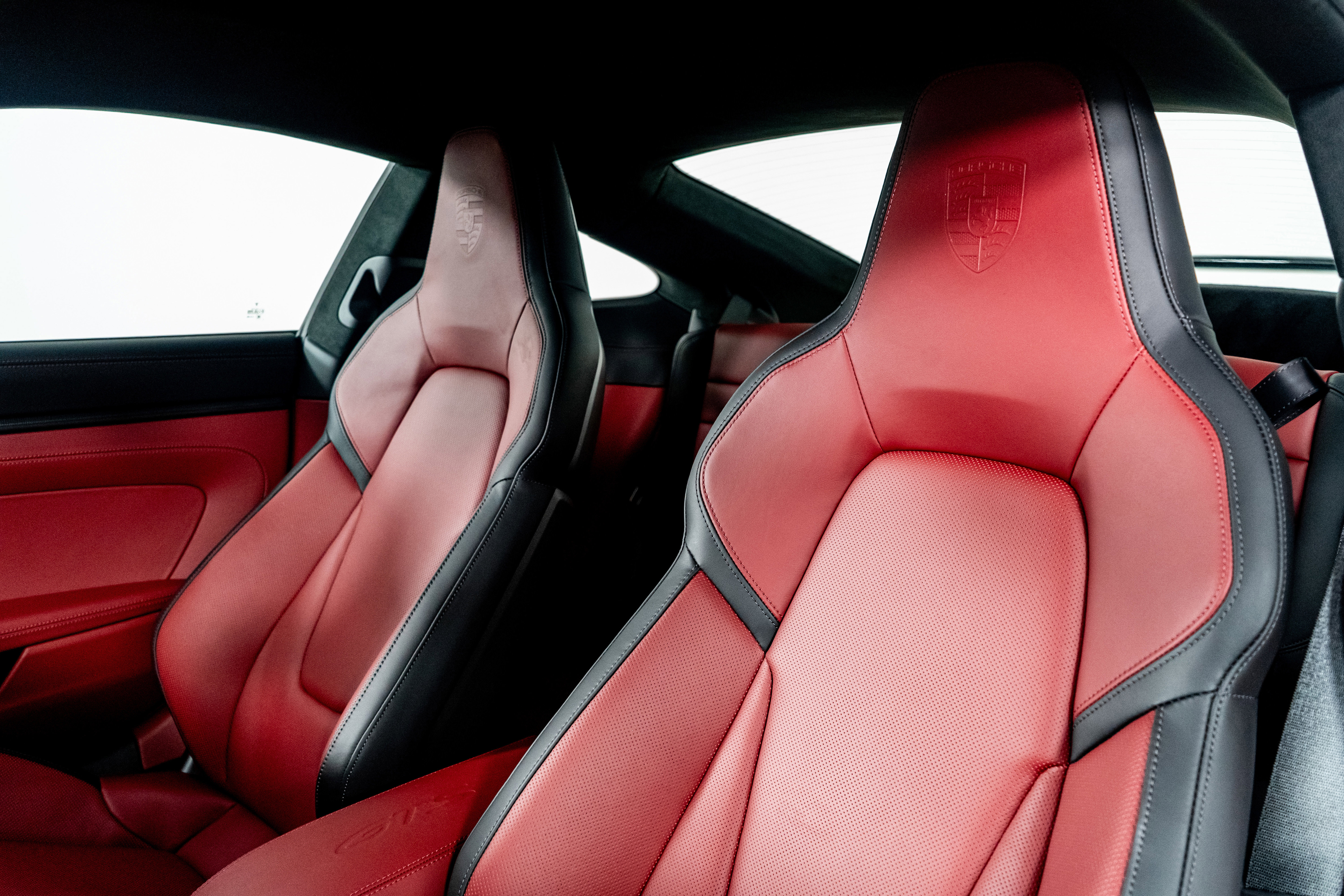 Used 2025 Porsche 911 Carrera GTS w/ Premium Package image 3