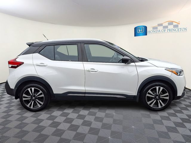 Used 2019 Nissan Kicks SR w/ SR Premium Package FWD image 7