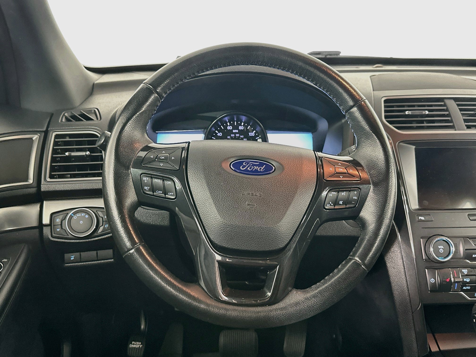 Used 2019 Ford Explorer XLT w/ Equipment Group 202A AWD/4WD image 18